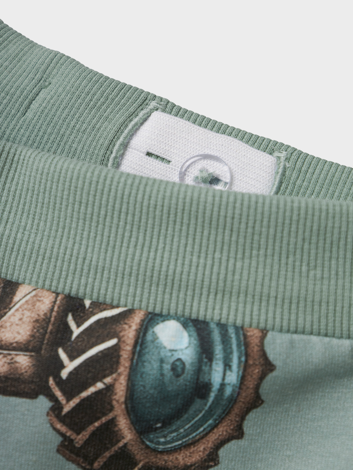 model_shot-front_full